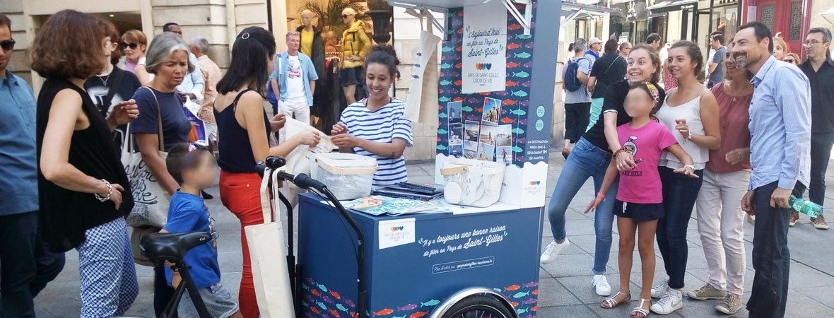 NSM_Atlantique's tweet photo. Le @payssaintgilles crée l'événement avec une #animationgifomaton dans les rues piétonnes de Nantes ainsi qu'une diffusion de supports tactiques.
Découvrez les images ici : https://t.co/9XvwW58Oaf
#streetmarketing #supporttactique #bornephoto https://t.co/VxxmxwxGR7