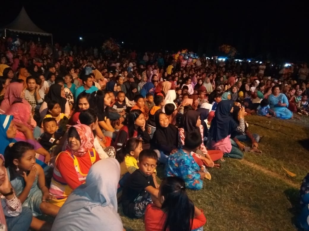 Devi12870168's tweet photo. Semoga sukses selalu buat ka abi semoga konser malam ini di lancarin semangat buat ka abi
@Devi12870168 
#konser Amal Buat Sulteng https://t.co/XYmyCSueON