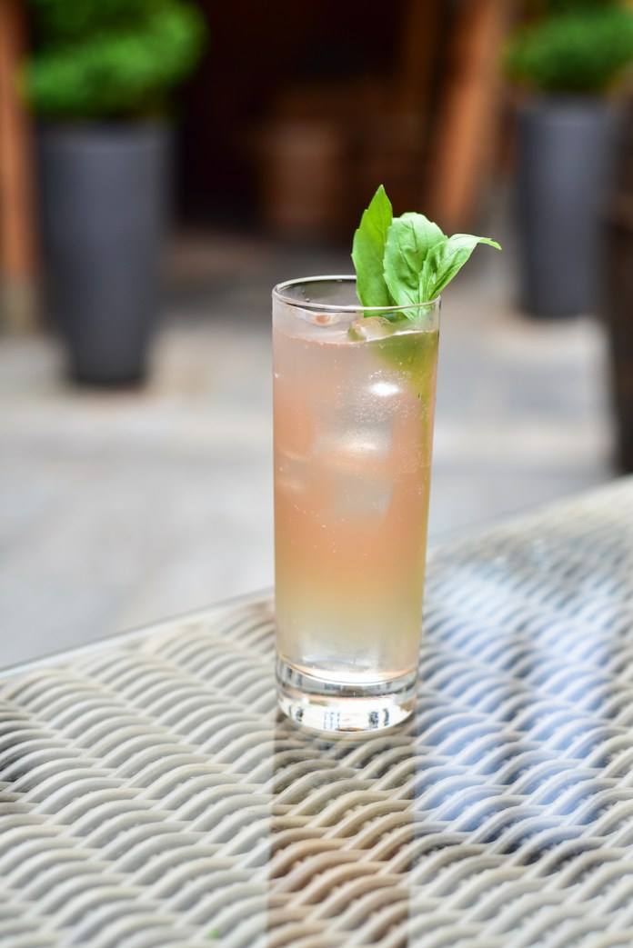 Arbikie's tweet photo. There's always time for an #ArbikieCocktail especially during @edcocktailweek ! Only TWO days until our event @HotelduVinbrand we can't wait to see you there for some live music, canapés and tasting sessions: https://t.co/MpvTn84D6i
#Arbikie #EWC18 #Edinburgh #HotelduVin https://t.co/PPWs3R3JiD