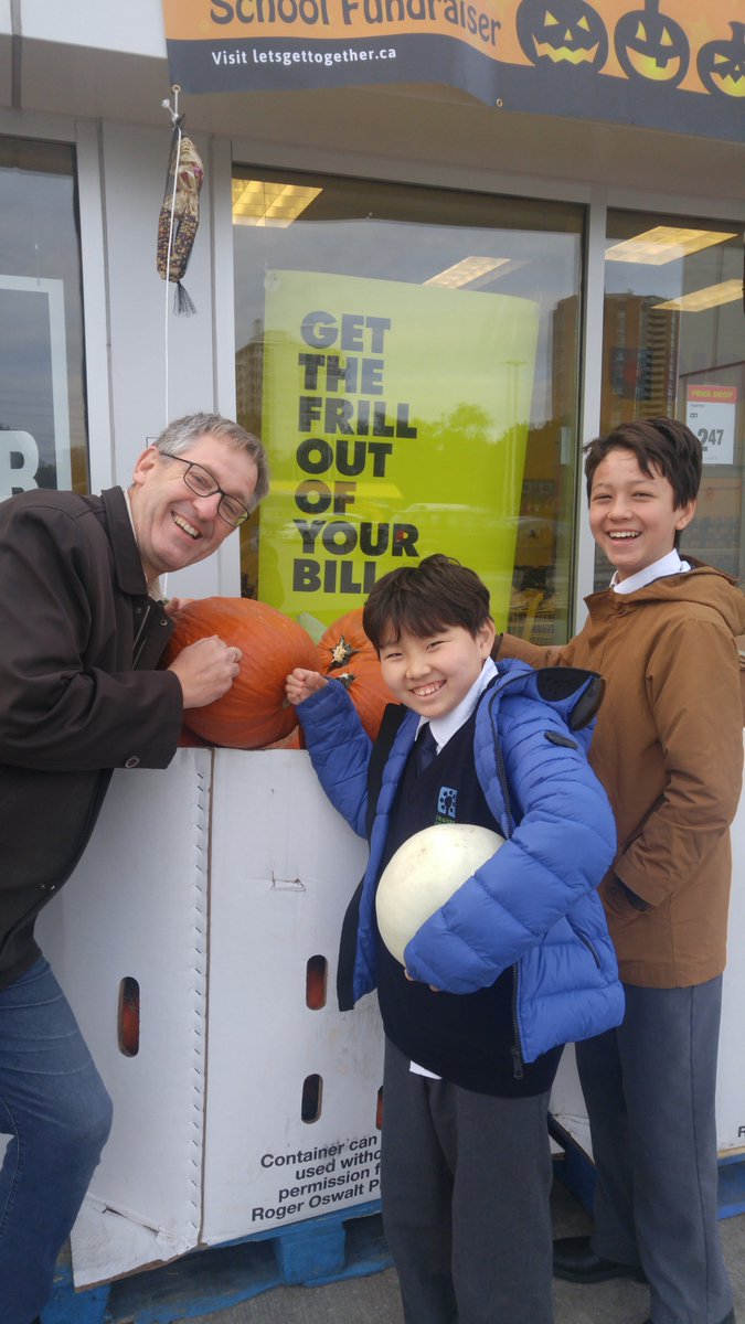 GetTogetherTO's tweet photo. We are ready for our 3rd #PumpkinPatch2018 School Fundraiser at #NoFrills! This fun, community-building initiative connects #EtobicokeNorth residents, #schools and #community partners! Part of the proceeds will be donated to 6 schools in the neighbourhood. #hauler #GetTogetherTO https://t.co/wXtv0eLDl3