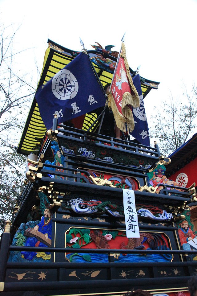 花追人 愛媛 西条 市 西条まつり シックな印象の魚屋町の だんじり 魚屋町の場合 今日は台車を使わず 重さ約650kgを約人で担いで 夕方までで歩行距離約kmという重労働だったそうです 驚 T Co Mn6r3s2qs1 Twitter