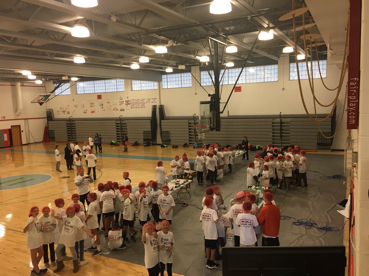kmsloper's tweet photo. Great to see these students making a difference for the hungry!!! @mehms @kmsloper https://t.co/9b6gKuQfo4