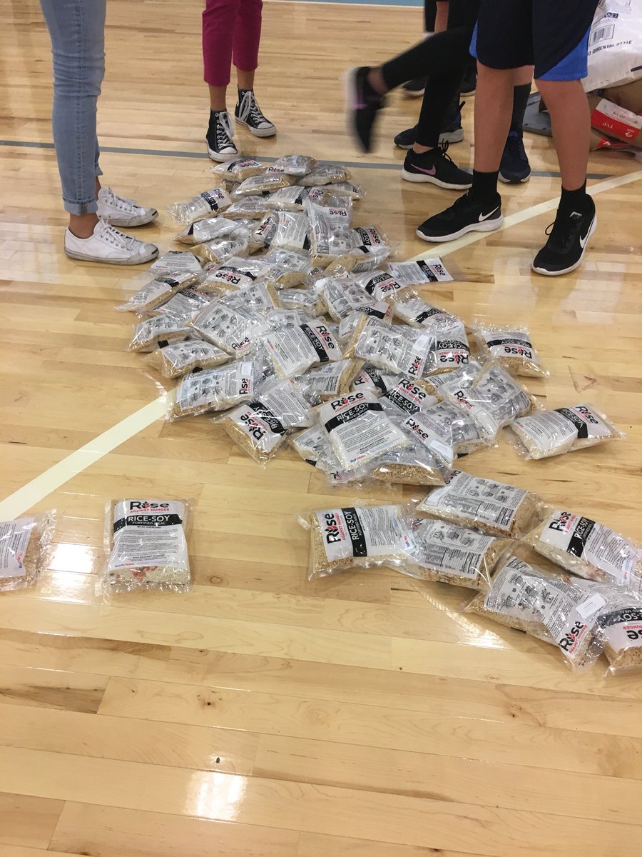 kmsloper's tweet photo. Great to see these students making a difference for the hungry!!! @mehms @kmsloper https://t.co/9b6gKuQfo4