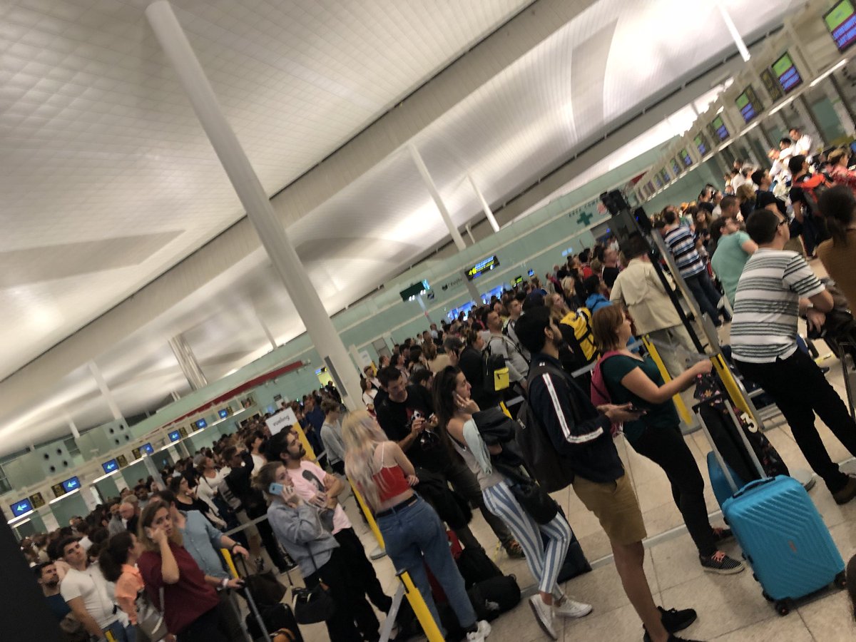 vueling lost luggage barcelona airport