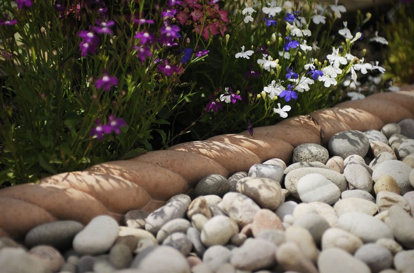 king_acre's tweet image. Those little finishing touches that make all the difference! Our stores all stock a large range of @BowlandStone garden edging in various styles and colours to suit everyones gardens 👍 #Pontarddulais #Codicote #Spalding #Bristol #GardenEdging #Landscaping