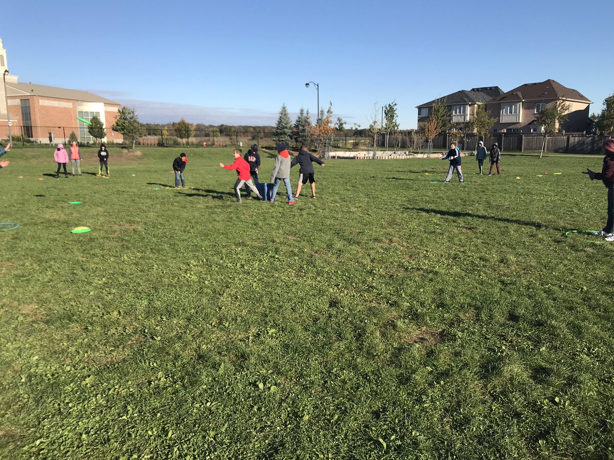 MsMaynard6's tweet photo. Enjoy some beautiful fall weather during PE today! https://t.co/lKmUU5hQxa