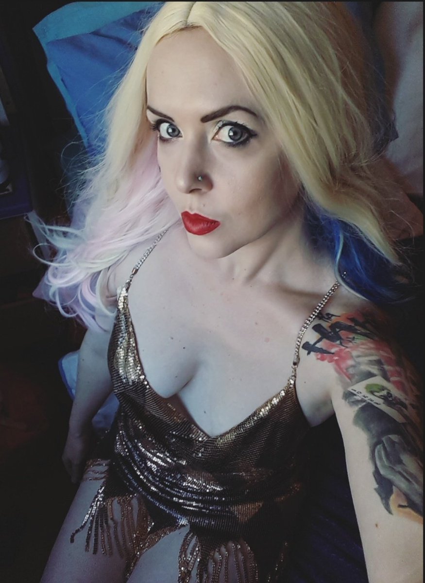 OutArkham's tweet photo. I π being my puddins itch in his crutch and the fire in his loins πβ¦οΈπ
.
#suicidesquadharleyquinncosplay #harleyquinn #womenofcosplay #tattooedgirls #tattoo #pierced
#inked #inkedwomen #alternativegirl #dccosplayer #ineedapoo #goats #llamas #weird #cosplaygirls https://t.co/Fuofp2zG9g