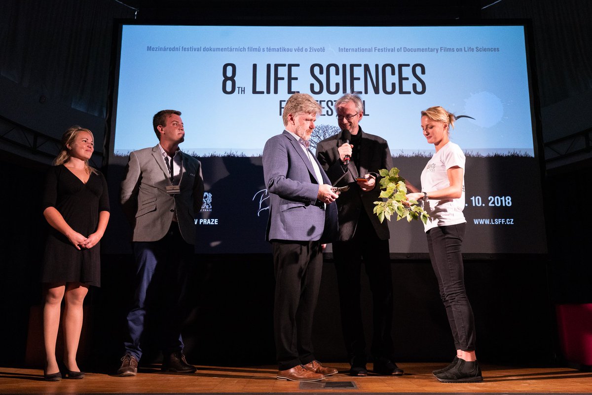 PetrSklenicka's tweet photo. Včera jsme zahájili osmý ročník Life Sciences Film Festivalu. Až do pátku je u nás k vidění celkem 40 dokumentárních filmů. Mezi hlavní témata letošního ročníku patří například sucho, hmyz či moderní technologie. Podrobnosti najdete na webu: https://t.co/WF20B23GCW
#LSFF2018 https://t.co/LHEsDm0lLD