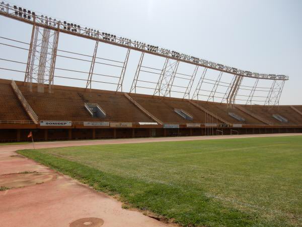 LADC_Officiel's tweet photo. Le Stade du Général Seyni Kountché d’une capacité de 35,000 places où aura lieu dans 30 minutes Niger-Tunisie ... a noté aussi qu’il fait 38 degrés en ce moment-même à Niamey ☀️ ça s’annonce chaud pour les Aigles de Carthage 🦅🔥🔥🔥 #NERTUN 🇳🇪🇹🇳 https://t.co/JZnUHapb4y
