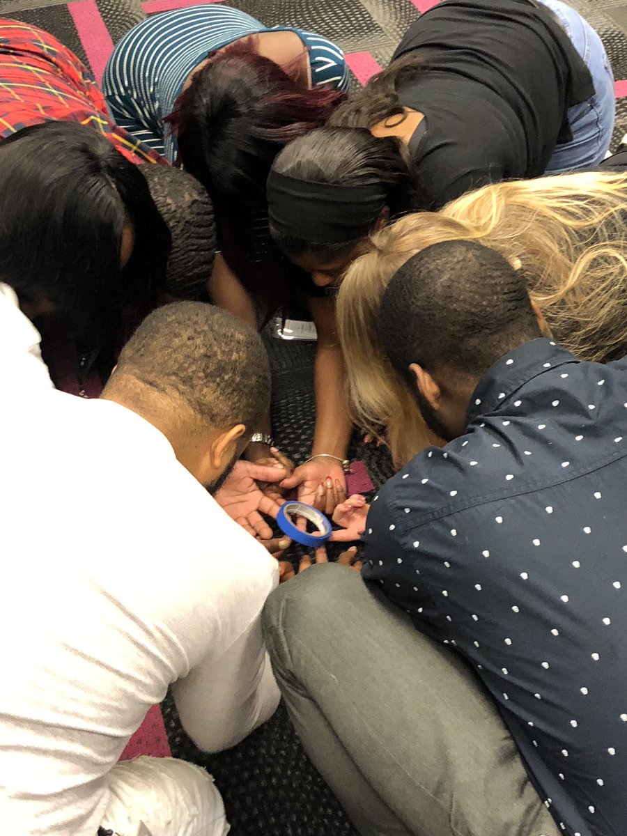 ChikeriaH's tweet photo. Team builder to strengthen how we effectively communicate with our peers to obtain the ultimate goal. #futureleaders #LearningInAction #workingasaTEAM @RachRo03 @candymitchell06 @RobertasBoy https://t.co/k1KLAi3ctJ
