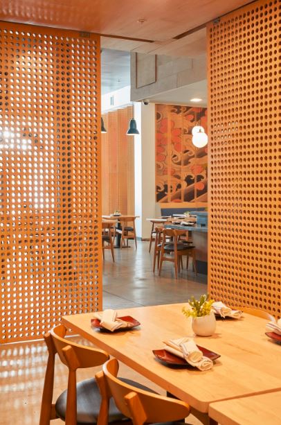 WoodDesignMag's tweet photo. Check out @SakeDojoLA in the city’s Little Toyko neighborhood. The #Wood acts as a canvas-representing human skin &amp; the #woodgrain was deployed to mimic how ink sets on skin. Overall, it's a high-design environment with a welcoming, energetic &amp; urban vibe https://t.co/wPvg69p9Kq https://t.co/3L078pJ3Vx