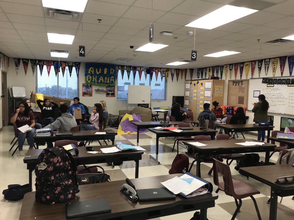 HarmonAVID's tweet photo. Preparing for Philosophical Courtroom. #LISDAVIDFamily @LHSHarmon @MrsHoehne https://t.co/QpK0sgd1yi