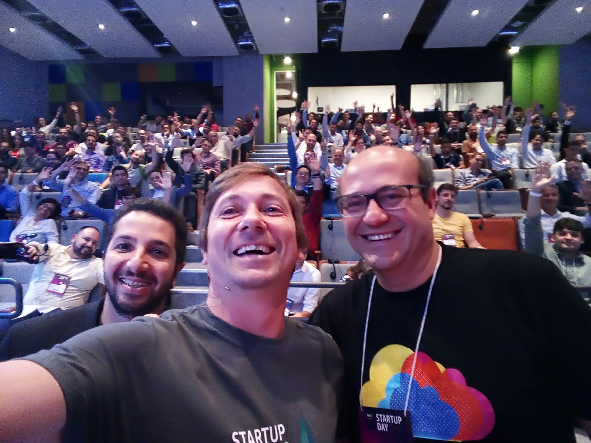 siliconvini's tweet image. e começa o #AWSStartupDay SP! talks incríveis, networking em um espaço incrível que é o Cubo. ainda da tempo de chegar a tarde para as palestras: é de graça e tem um cocktail no final, só vem!!!