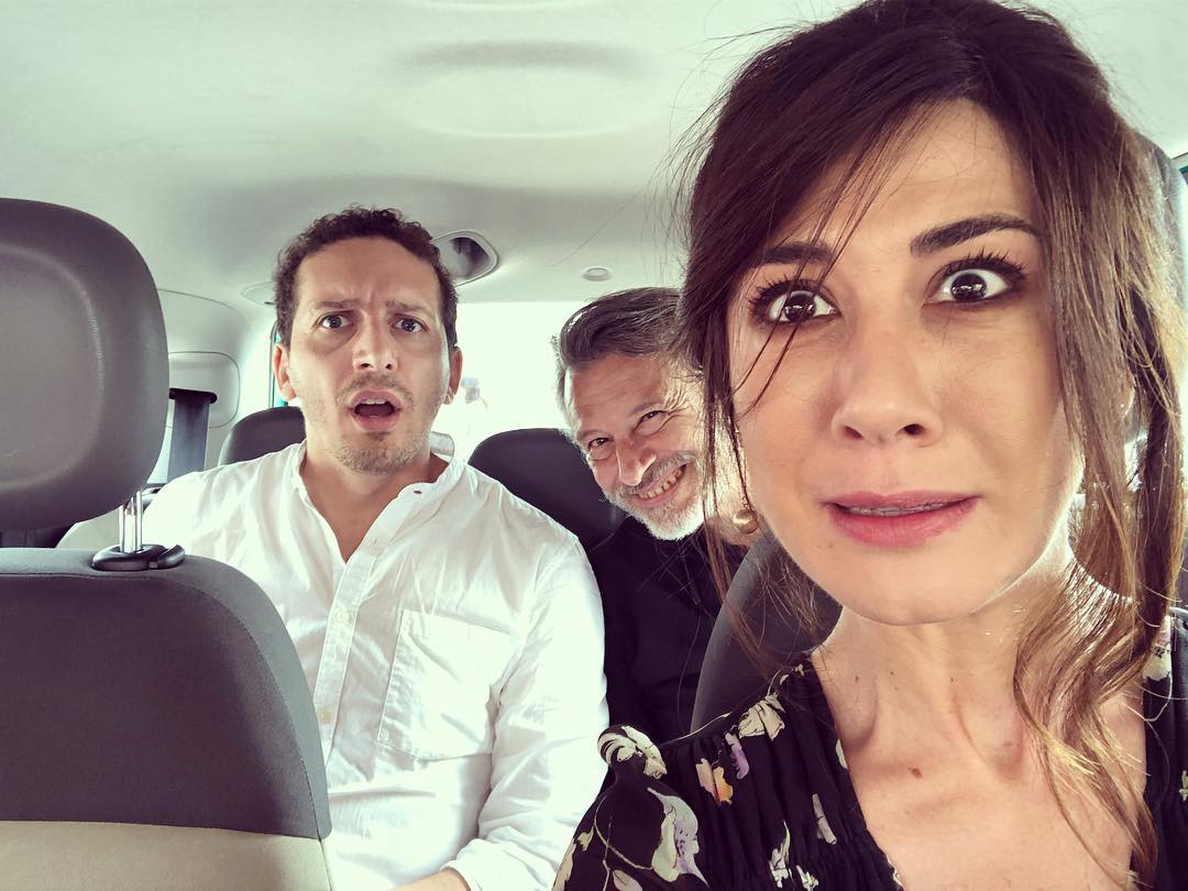 ATAC, mentre sto sull'autobus vado su Instagram e <a href="/asiacascardo/">Asia Cascardo</a> mi manda la foto pubblicata da <a href="/fabiomollo/">fabio mollo</a> e una signora la vede e urla a gran voce "È VIRGINIA RAFFAELE! QUESTA È VIRGINIA RAFFAELE! BRAVA CHE LA SEGUI!!STASERA SU 9, RICORDATI EH"
<a href="/VirgiRaffaele/">Virginia Raffaele</a> TI AMANO TUTTI 😍