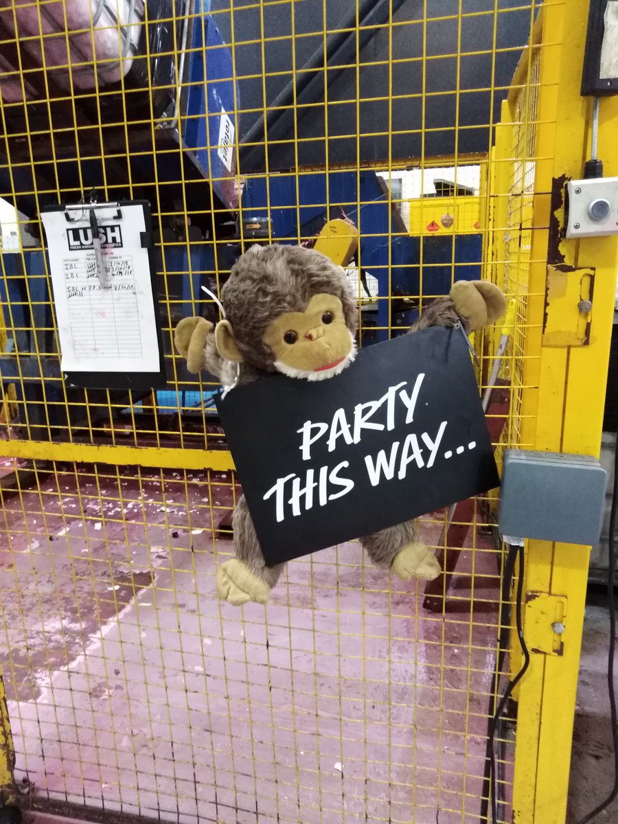 monicafabra3's tweet photo. Very interesting and fun day visiting LUSH factory with the #SeeBinSeaChange team. It's impressive how much this company recycle. 90% of items entering the factory is recycled. Well done #lush! https://t.co/3AUa2wdbfi