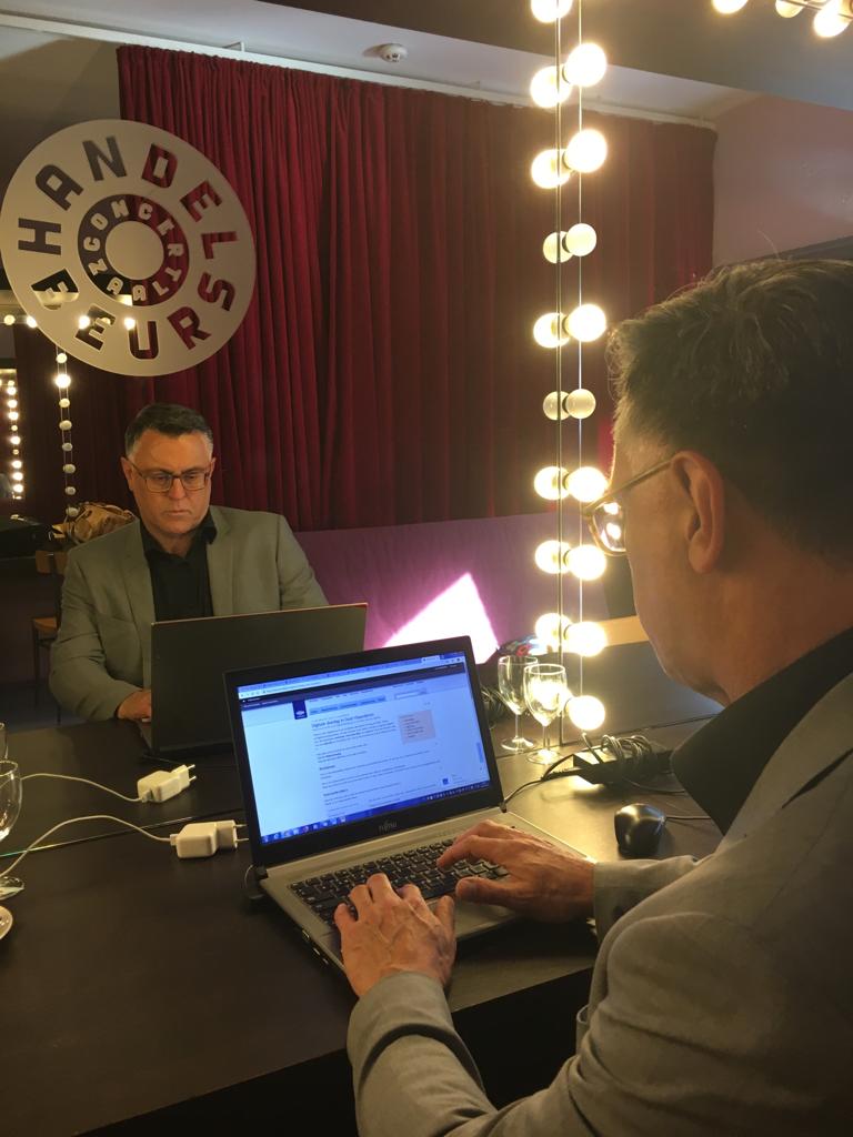 fvmalder's tweet photo. Van een bezoek aan de jobbeurs in de Gentse Handelsbeurs meteen van de gelegenheid gebruik gemaakt om in de backstage loge een instructiefilmpje over de nieuwe g-mail update te volgen n.a.v. #digitaledoedag van #VDAB. https://t.co/b6ZGgWZIqt