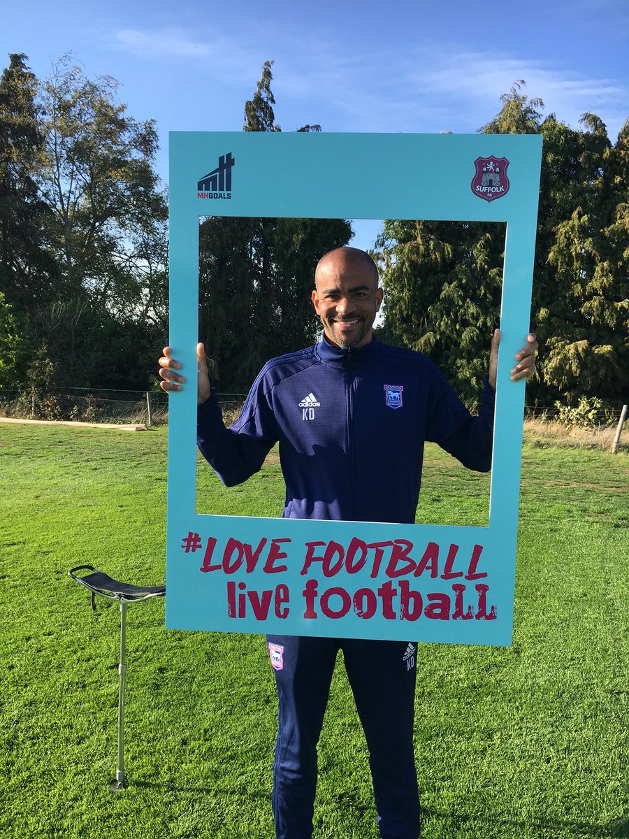SuffolkFA's tweet photo. Former @Official_ITFC player and now coach, Kieron Dyer showing support for our Love Football Live Football week at Playford Road this afternoon! #LFLW #ThrivingLocalGame @MHGoals https://t.co/6dM38IKBRI
