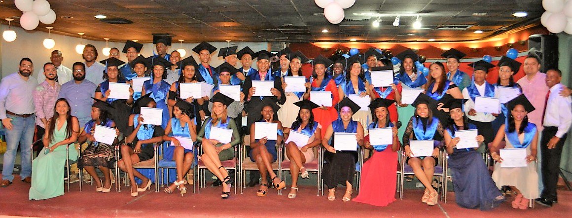 GlasswingRD's tweet photo. El programa English for Tomorrow! (EFT) de Convergys celebró el pasado sábado 13 de octubre la graduación de la primera generación de beneficiaros de este proyecto. ¡Felicidades! #convergys #Englishfortomorrow #EFT #republicadominicana #Glasswing #GlasswingRD #somosglasswing https://t.co/auZVojypHm