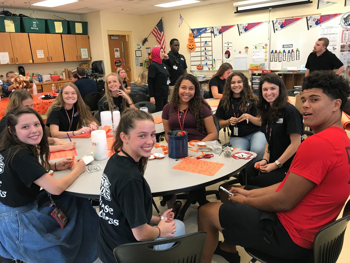 macollins131's tweet photo. #CudasChooseKindness club members working in Ms. Outlaw's classroom today during lunch. Reminding everyone to wear orange on October 24th for the Day of Unity #antibullying #UnityDays2018 https://t.co/PKfBRrT2Oc