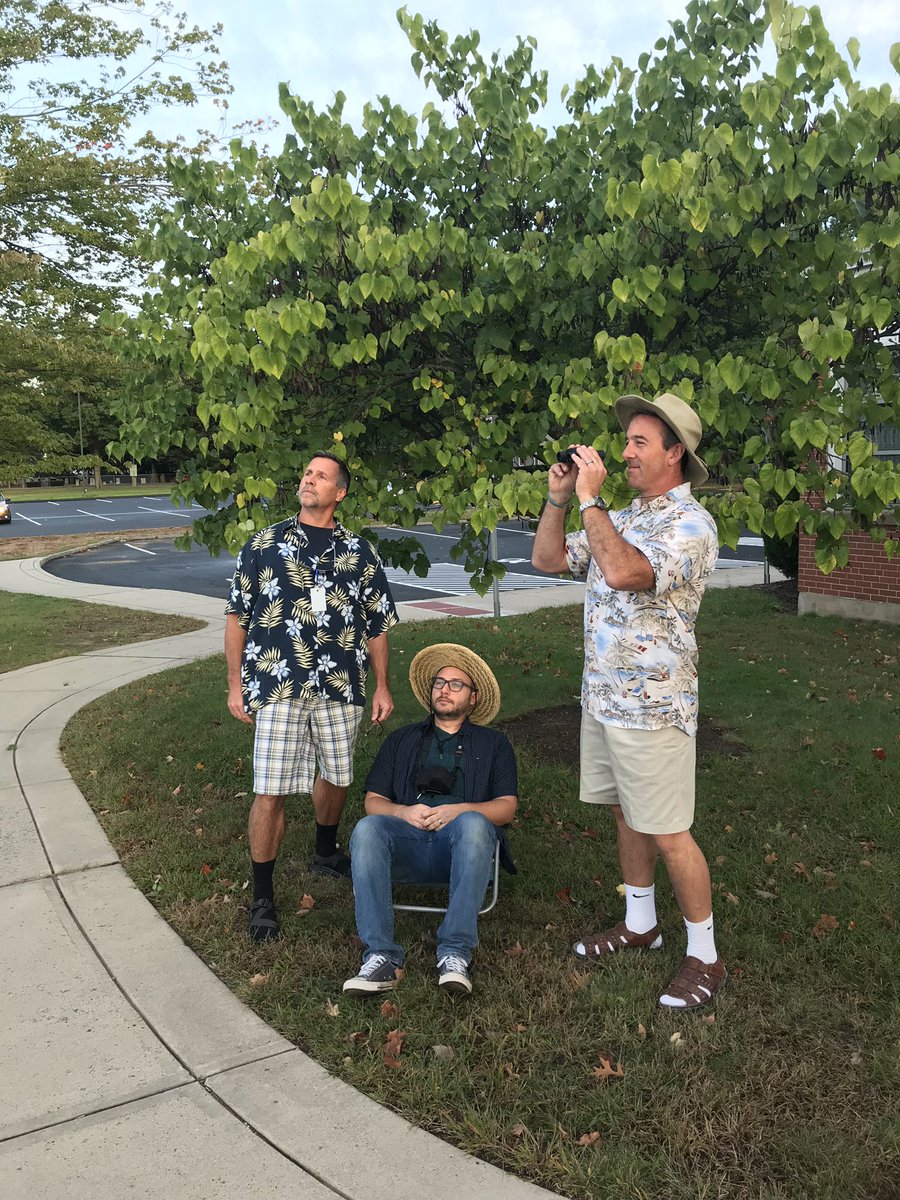 KellyHickeyPHS's tweet photo. What a fun school spirit day! I saw plenty of tacky tourists and was able to spend the beautiful afternoon tie dying with some of the freshmen for their 70’s homecoming theme. Don’t forget to wear class colors tomorrow for Class Competition points! #Plainvillepride https://t.co/62DX3puc39