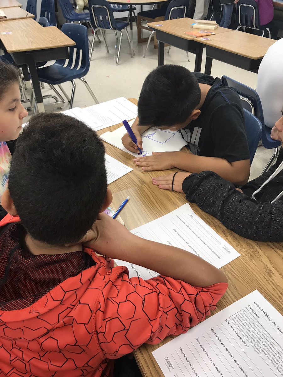 hybla6th's tweet photo. 6th graders in Ms Britt’s Class is engaging in a lesson on Cyberbullying. #DigitalCitizenshipWeek #CommonSense #beupstanding https://t.co/eVai73988F