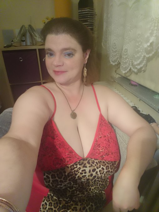 Jetzt live im Chat bei zuhause. com Besuche mich im Chat und lass uns Spa&szlig; haben. Freue mich auf Dich<a href="/tag/free"class="tags"><span>#free</span></a><a href="/tag/highheels"class="tags"><span>#highheels</span></a><a href="/tag/chat"class="tags"><span>#chat</span></a><a href="/tag/webcamgirl"class="tags"><span>#webcamgirl</span></a><a href="/tag/chubby"class="tags"><span>#chubby</span></a><a href="/tag/camgirl"class="tags"><span>#camgirl</span></a>