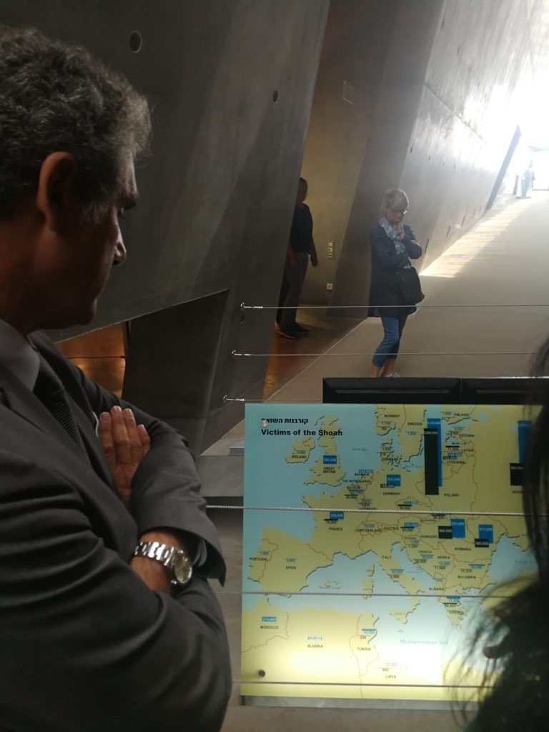 MarcelloFoa's tweet photo. Oggi  a Gerusalemme visita allo Yad Vashem, ho ascoltato testimonianze straordinarie e toccanti. Un’esperienza intensa e personale. Ieri ero emozionato, oggi commosso. Peccato per alcune polemiche strumentali. In questo momento chiedo comprensione e rispetto. https://t.co/wKGAT6ykfN