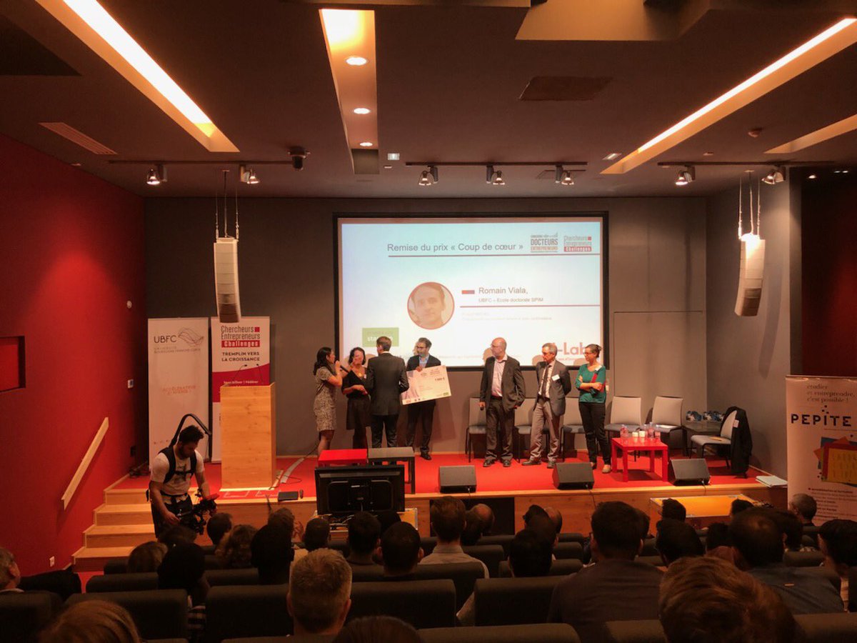 Gauthier_Femto's tweet photo. Félicitations à Romain Viala, doctorant à #femtost qui remporte le prix du « coup de cœur » du concours @CE_CHALLENGES en région BFC @Univ_BFC @CNRS_Centre_Est @insis_cnrs https://t.co/JxFDuH6oDV