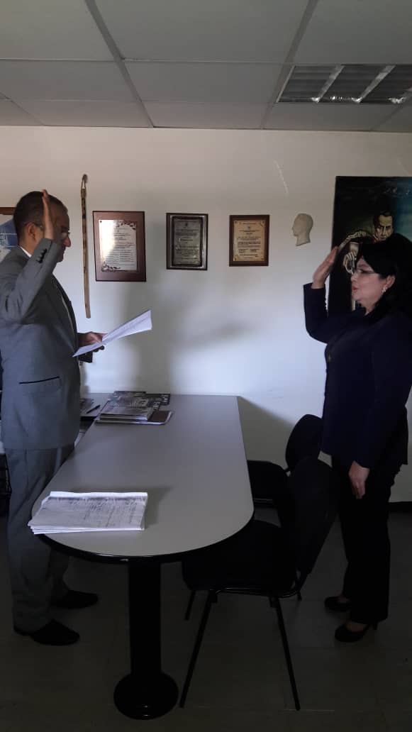 Rectoriabarinas's tweet photo. #15OCT18 Juez Rector y Pdte. del CJP. @JOSELCARDENASQ, cumpliendo instrucciones del Mag. Pdte. @MaikelMorenoTSJ juramentó a la Abg. Raquel Flores como Jueza de 1° Instancia de Ejecución de la Sección Penal de Adolescentes, designada por la Comisión Judicial del @TSJ_Venezuela https://t.co/mCgLIxVQhE