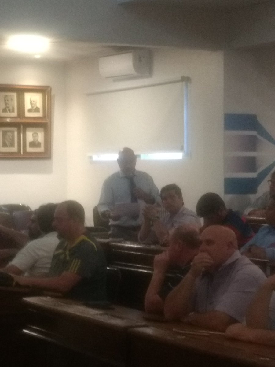 #ConsejoFederal El presidente de la Liga Nicoleña de Futbol, <a href="/GustavoOuakim/">Gustavo Ouakim</a> lee el acta constitutiva de la jornada de hoy. Luego, se hará un debate y los dirigentes podrán tomar la palabra para expresar sus inquietudes <a href="/ascensointerior/">Ascenso del Interior</a>