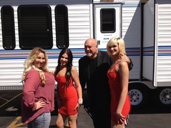 CravenCassandra's tweet photo. So sad to hear about Dennis Hof’s passing. Such a charismatic man, so happy I had the chance to meet him and his bunnies from the ranch while working on #JudgeAlex in 2013. #BunnyRanch #DennisHof 🐰❤️ https://t.co/IsckfcqsAK