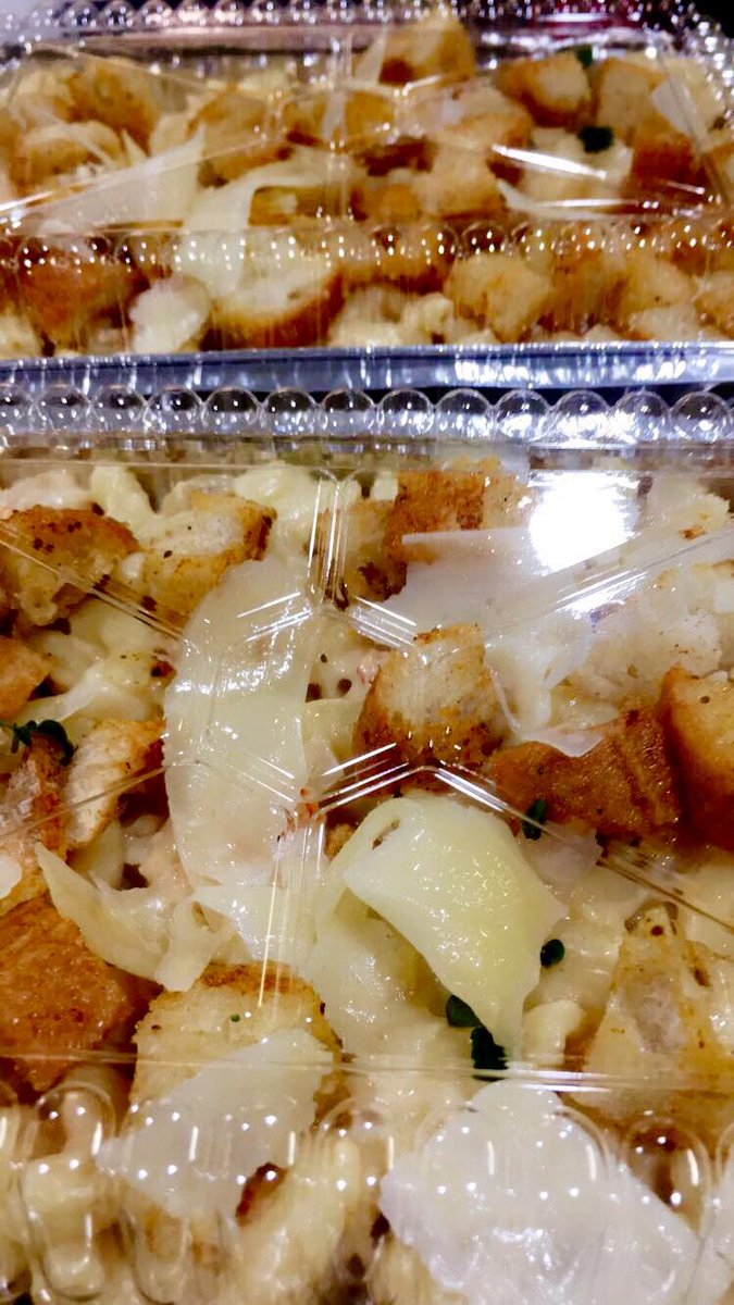 TLHMarket's tweet image. How do you make Mac &amp;amp; Cheese better? Add lobster! It's comfort food elevated! #StayInEatOut #LighthouseMade