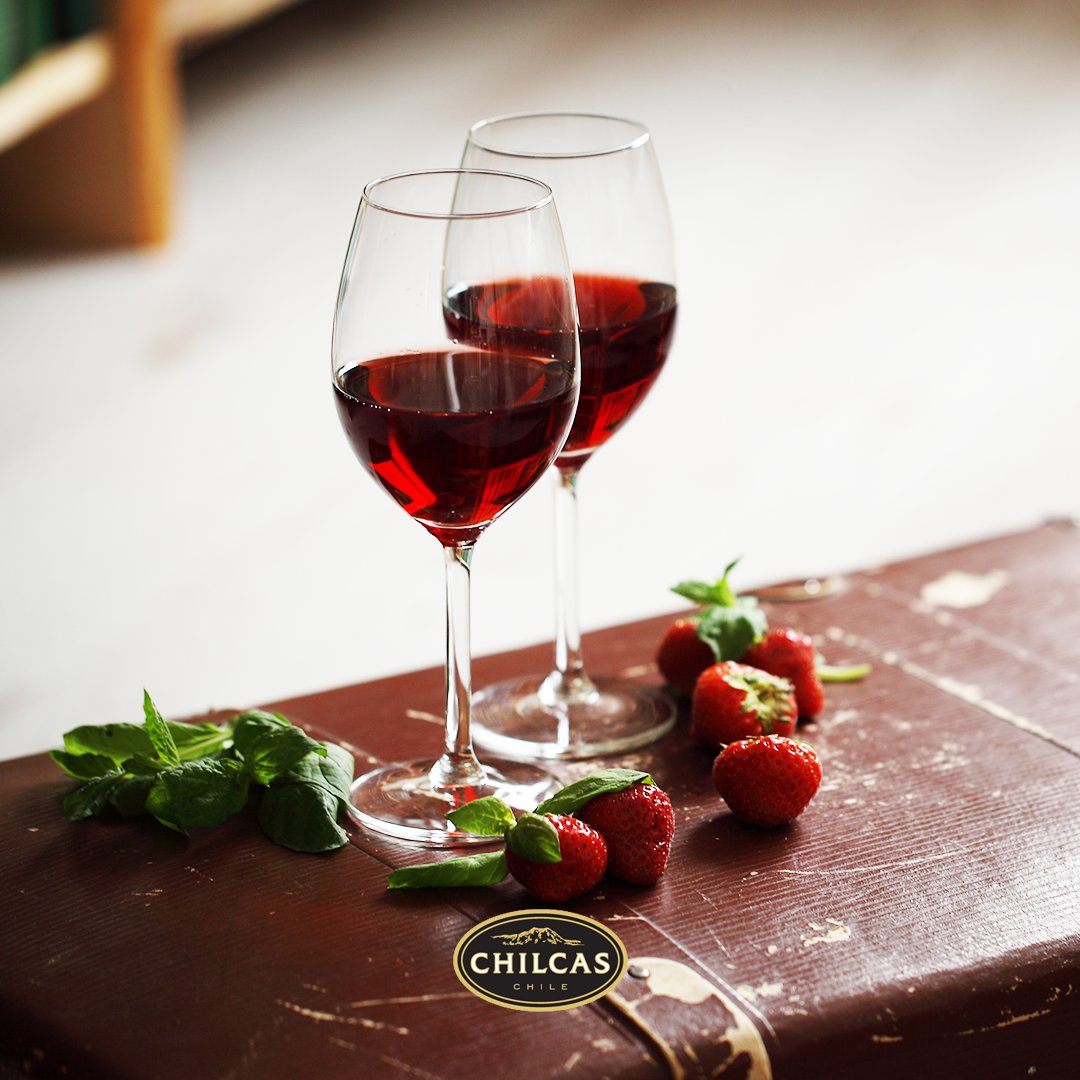 ChilcasWines's tweet photo. Primavera es la temporada de las frutas y las flores, así que nada mejor que aprovecharla con un vino tinto Carmenere #Chilcas #ElOrigenDeLoInolvidable #Chilcas #Wine #WineWednesday https://t.co/yrmK0g192y