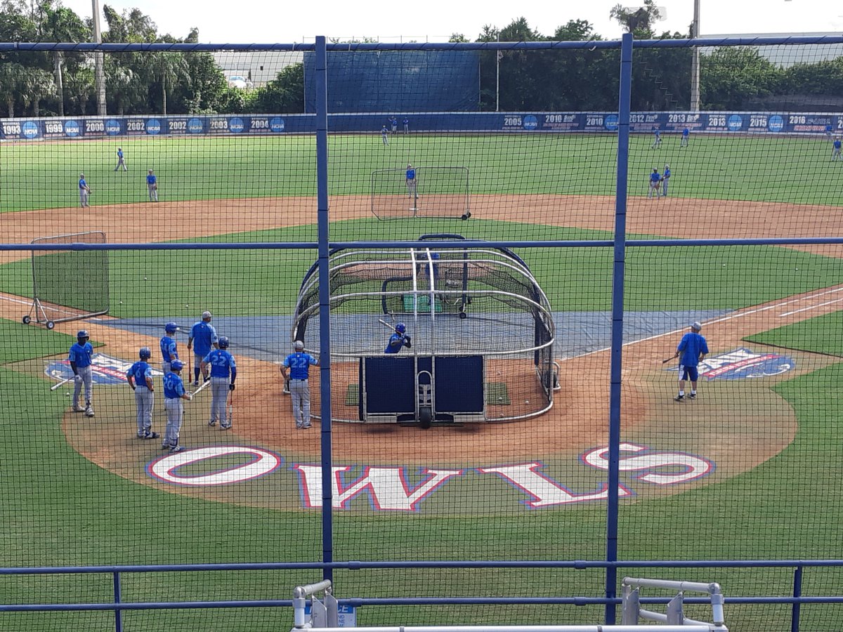 OntarioBlueJays's tweet photo. OBJ is on-field for batting practice before their game against the Florida Atlantic University Owls. First pitch scheduled for 5:00pm. #OBJFallTrip2018 #Road2Jupiter #OBJFam https://t.co/RMrdUQO72q