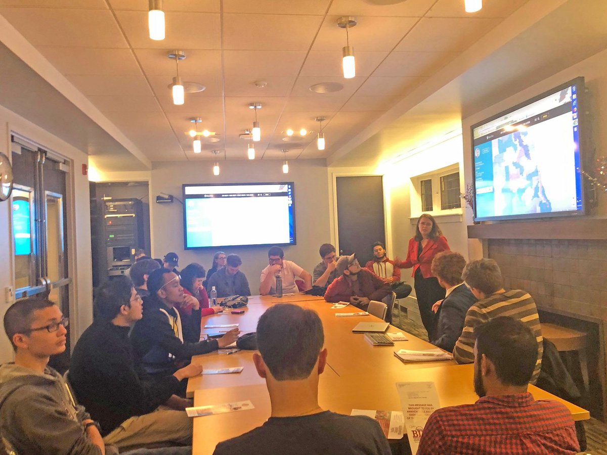 uchicagogop's tweet photo. Great to hear from @amandabiela15 last night! Voters of the 15th District have a candidate that will clean up Springfield and stand up to Mike Madigan! https://t.co/FEEfLtLNeQ