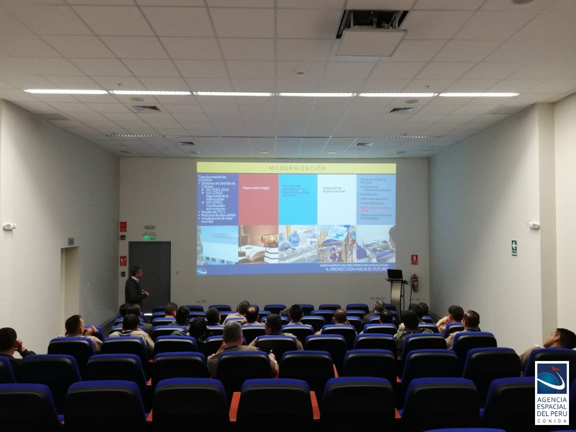 A_Espacial_Peru's tweet photo. La #AgenciaEspacialdelPerú recibió la visita de Oficiales Alumnos de la escuela de inteligencia del Ejército del Perú, quienes reconocieron las instalaciones del #CNOIS 1/2 https://t.co/1BOIbjQRUT