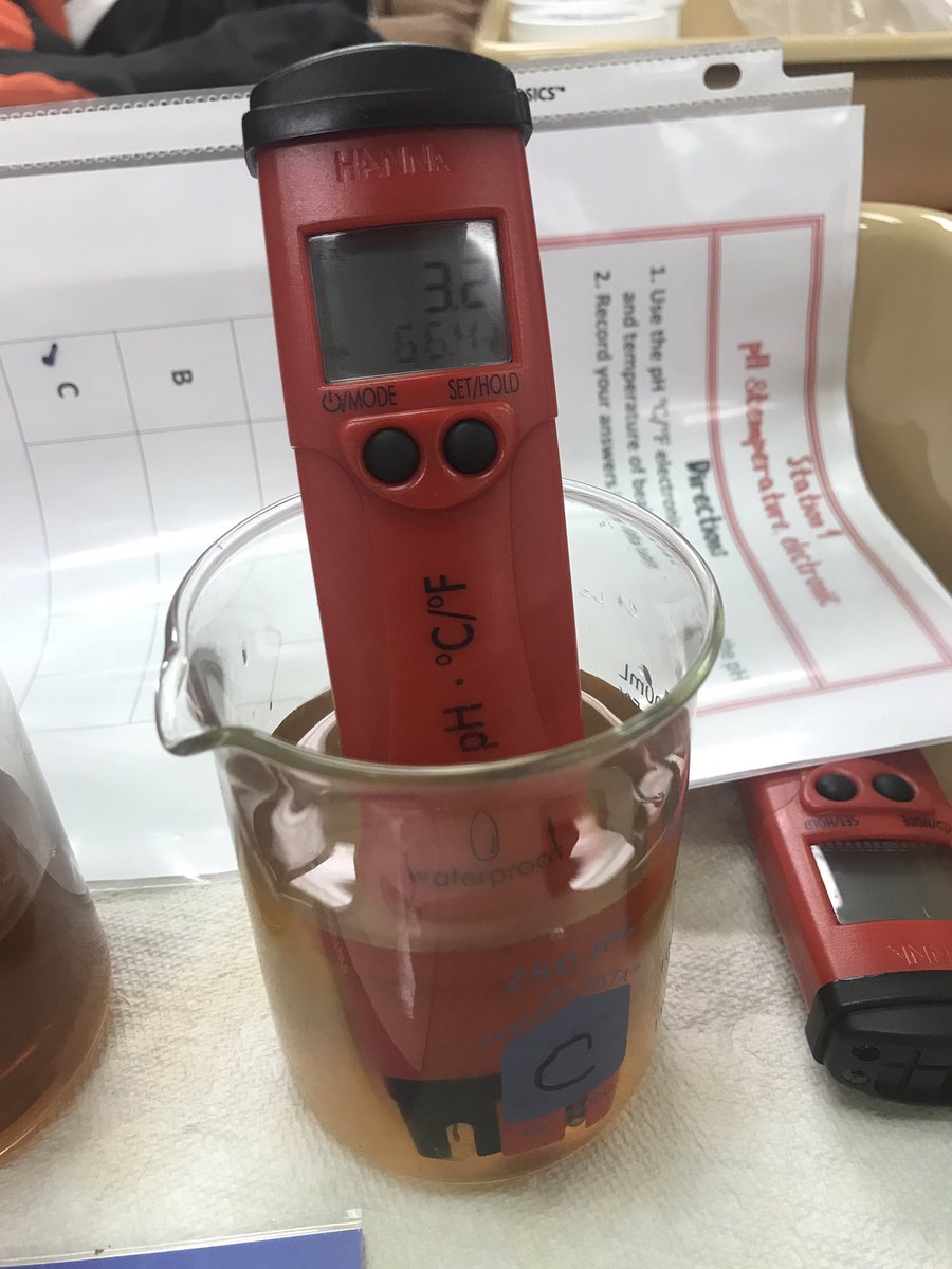 teamprufus's tweet photo. Testing pH of sample C #electronicmeter @BakerScienced @BakerScience https://t.co/uLqJ9J6AvJ