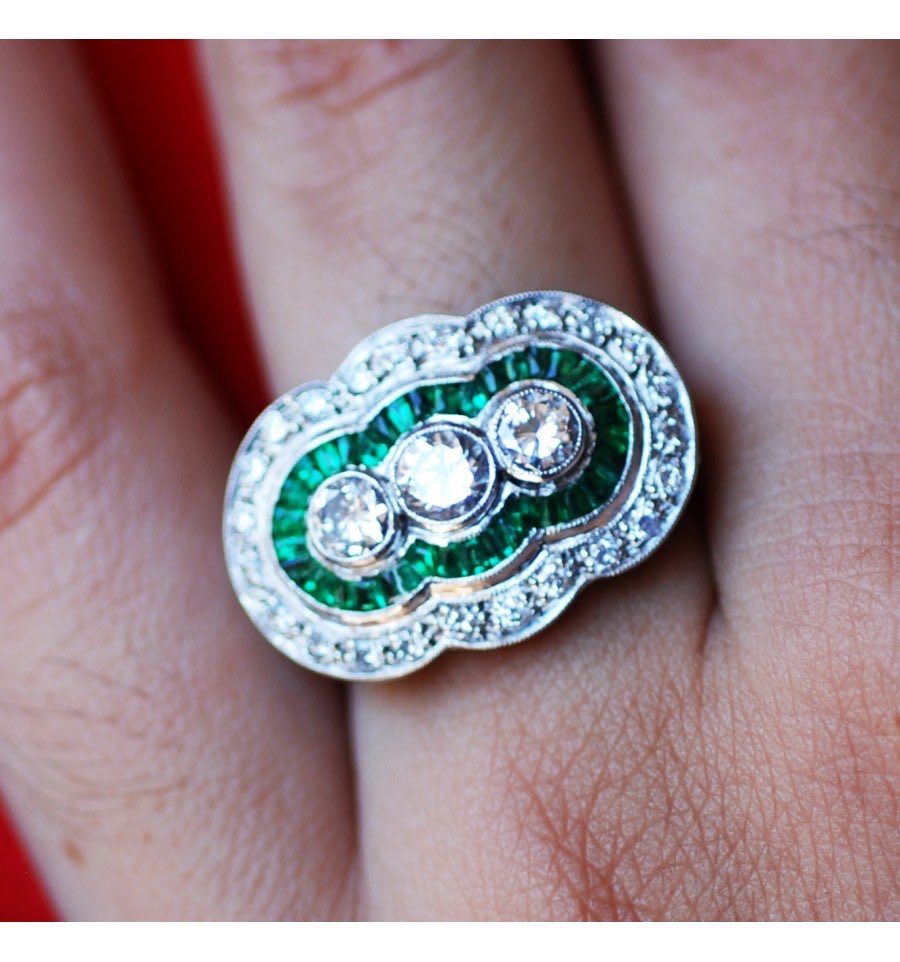 SubastasQuoniam's tweet photo. Sortija Art Decó de platino con esmeraldas y diamantes. 
https://t.co/MKejmQV0jI
#sortija #diamantes #artdeco #joyas #jewelry #diamonds #ring #emerald https://t.co/7oeVGJA5PG