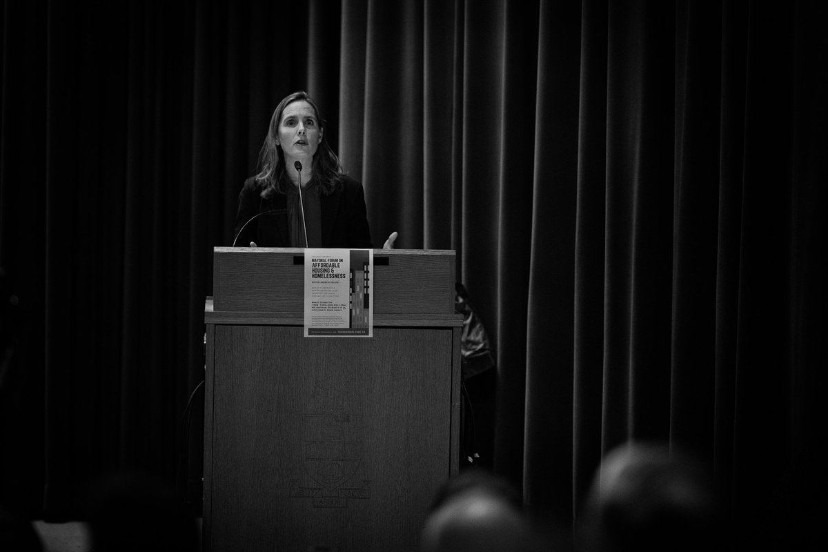 MonochromaticTO's tweet photo. .@SarahforMayorTO's mayoral campaign stands out in how she stays focused on issues and not on personal attacks, as shown in last night's #TOHousingPledge forum. Her understated, issues-only ways have vaulted her into a top-4 candidate (albeit the 2nd tier of the quartet). #TOPoli https://t.co/WwFiajewNc