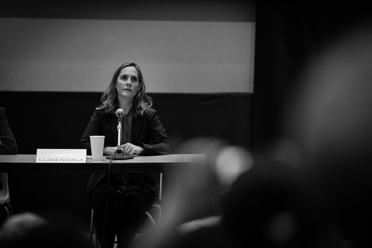 MonochromaticTO's tweet photo. .@SarahforMayorTO's mayoral campaign stands out in how she stays focused on issues and not on personal attacks, as shown in last night's #TOHousingPledge forum. Her understated, issues-only ways have vaulted her into a top-4 candidate (albeit the 2nd tier of the quartet). #TOPoli https://t.co/WwFiajewNc