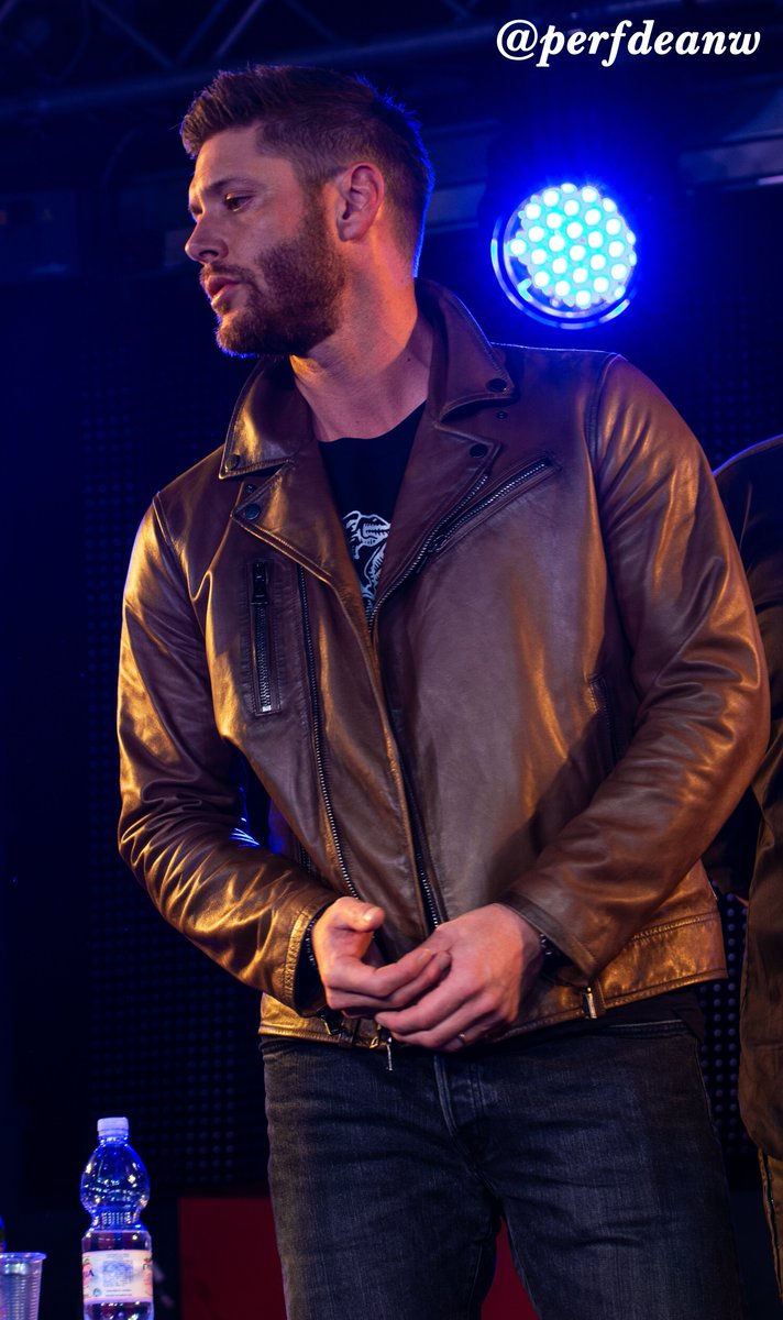 perfdeanw's tweet photo. Hands... on thighs π₯ #JensenAckles #JIB9 #JIBWEEK2018 https://t.co/Yw2PnDj3jL