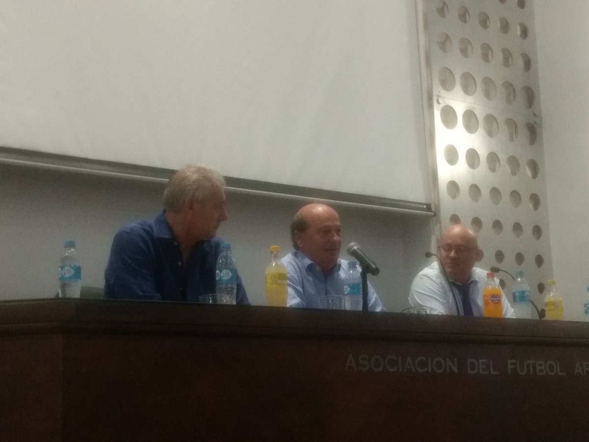 SantiDezio's tweet photo. #ConsejoFederal "La Provincia debe unirse". Con esas palabras, Aguinaga comienza su discurso al asumir el cargo de esta nueva Comisión. La foto del día son las nuevas autoridades ! @ascensointerior https://t.co/ehso8KunOt