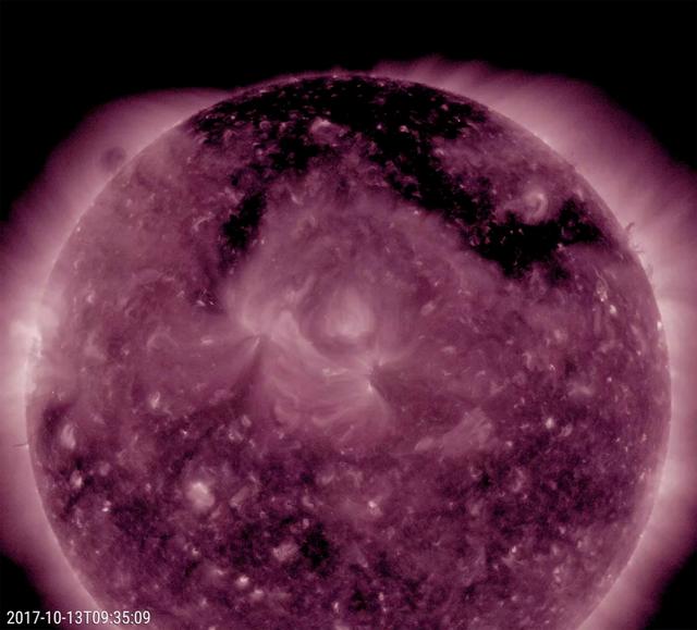 NasaTimeMachine's tweet image. 1 yrs ago today: Sprawling Coronal Hole. More details: images.nasa.gov/#/details-PIA2…