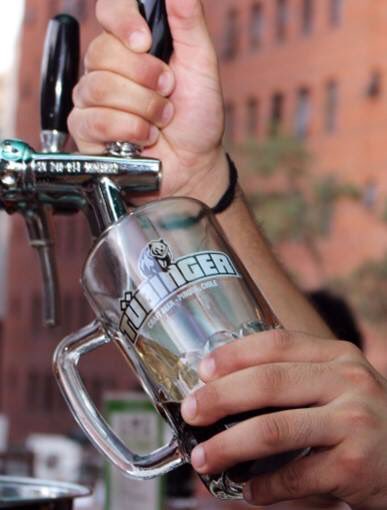 TheMartinSStgo's tweet photo. Esta semana Tübinger IPA y Red Ale a precio especial de $2.500 por schop!!!
 Aprovecha y gánale a la sed en The Martin´s Food &amp; Drink!
Oferta válida solo hasta el sábado 20 de Octubre.
#Cerveza #Tubinger #RestoBar #promo #pub #bilbao #santiago #chile https://t.co/A2J28O8RkQ