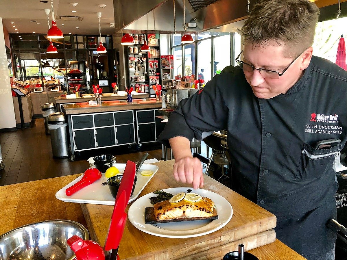 Mælkehvid Frigøre Fakultet WeberGrillRestaurant on Twitter: "Learn to cook your salmon to perfection  right here with Chef Keith at The Weber Grill Academy, St. Louis. Sign up  for the next grilling class here. https://t.co/DDUh7qo9Es See