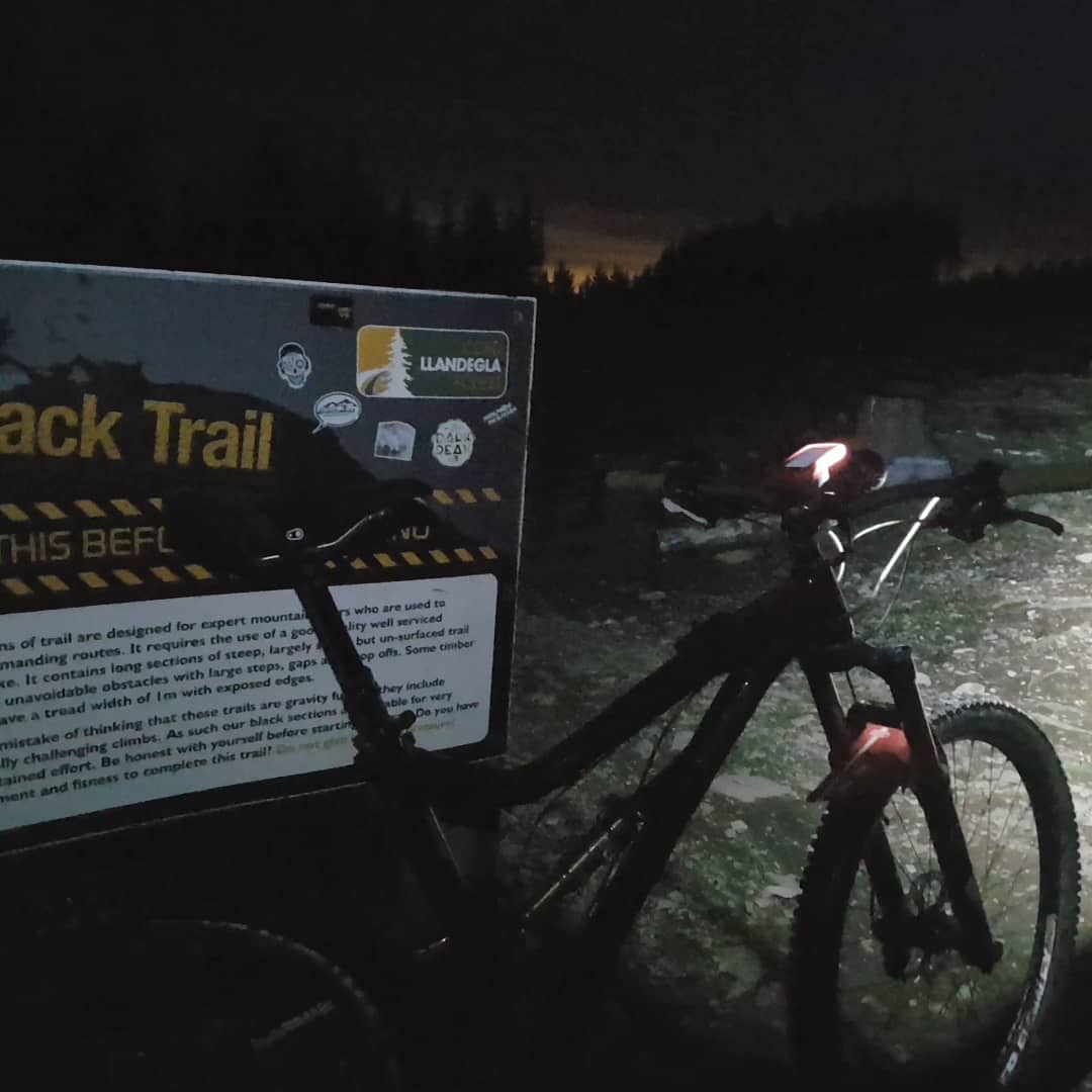 AndrewJames18's tweet photo. Another great evening ride around the forest @OPALlandegla , owls hooting away and, well, just nice to be out in the peace of the woods really, do it while you can its ace ... #mtb #santacruz #cucling #ride #autumn #fitness #mog #hashbloodytags #livinglife #blah https://t.co/UmjjYq79zE