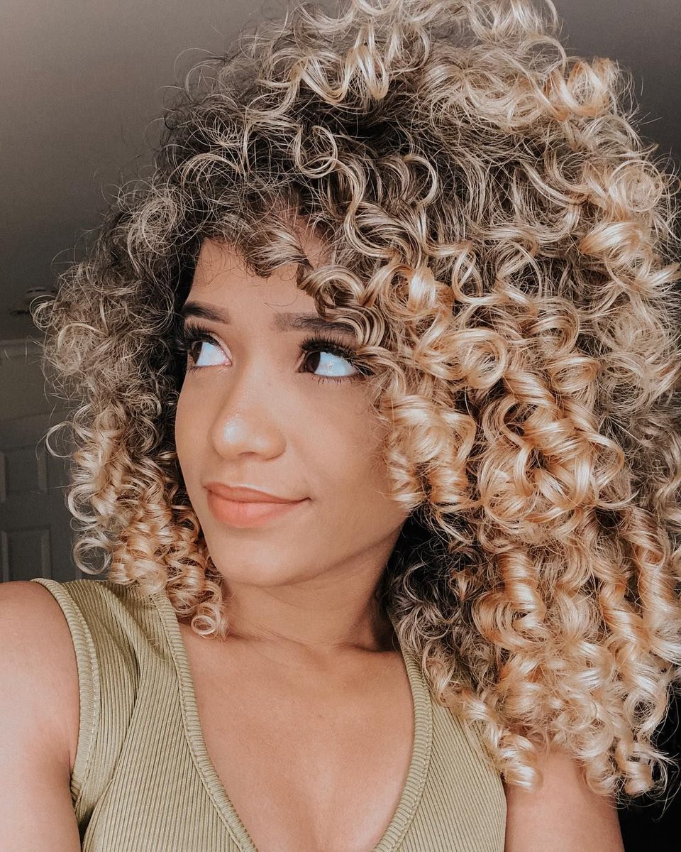preendotme's tweet photo. .@jismehpolanco locks in natural curl definition and shine using her gifted @Ouidad VitalCurl™ Define & Shine Styling Gel-Cream. Leave your curls frizz-free and nourished with this must-have! #CurlExperts https://t.co/6Hbv86ugQz https://t.co/Pegb5hJEA2