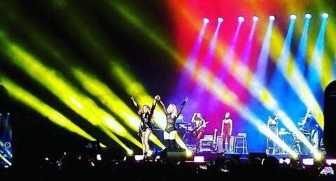 DDLOVATOSQUADM's tweet photo. Hoy se cumplen #3YearsOfConfident y también 2 años de mi primer concierto. Ver a Demi en vivo a sido la cosa mas feliz que eh tenido en toda mi vida.
Te extraño❤ https://t.co/PdApQx5MiU