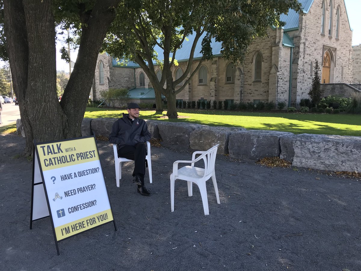 maccatholics's tweet photo. Our Chaplain, @FatherMarkus, will be hanging out on the corner of Main and Emerson once a week, chatting with anyone and everyone! 🙌🏻 Love it! #maccatholics #mcmaster #mcmasteruniversity #hamont #evangelize #lovethesheep https://t.co/MwkT1NJMSt