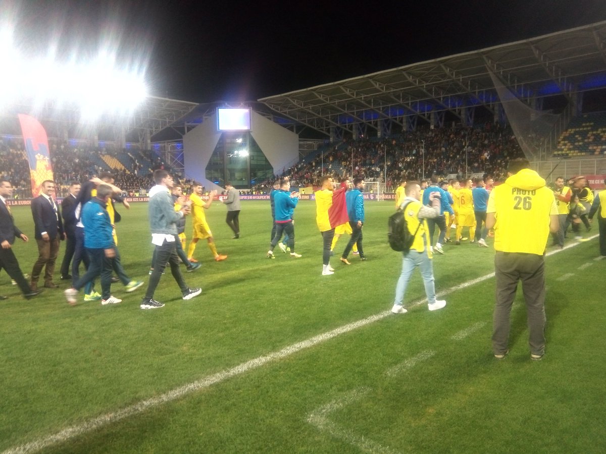 ZahidiAbbas's tweet photo. It is party time for @hai_romania. After 20 years they could qualify again to Final Tournament of @UEFAUnder21. #u21euro #roulie https://t.co/2th2n5jBL2
